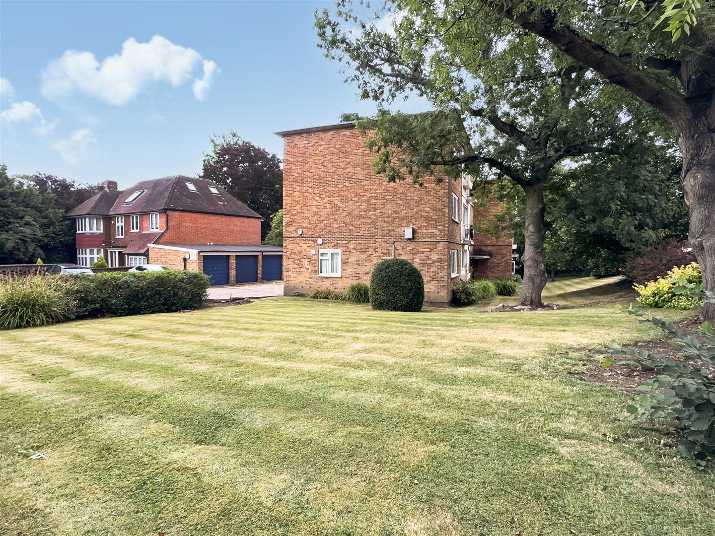 2 Manor Hall Drive, London